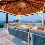 Pristine Paradise Villa In Palm Jumeirah