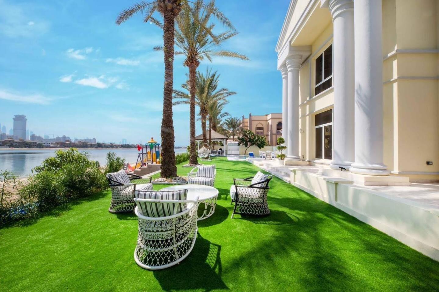 Pristine Paradise In Palm Jumeirah Villa