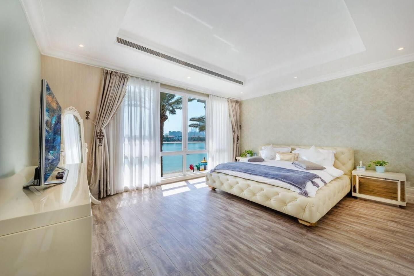 Pristine Paradise In Palm Jumeirah Villa *