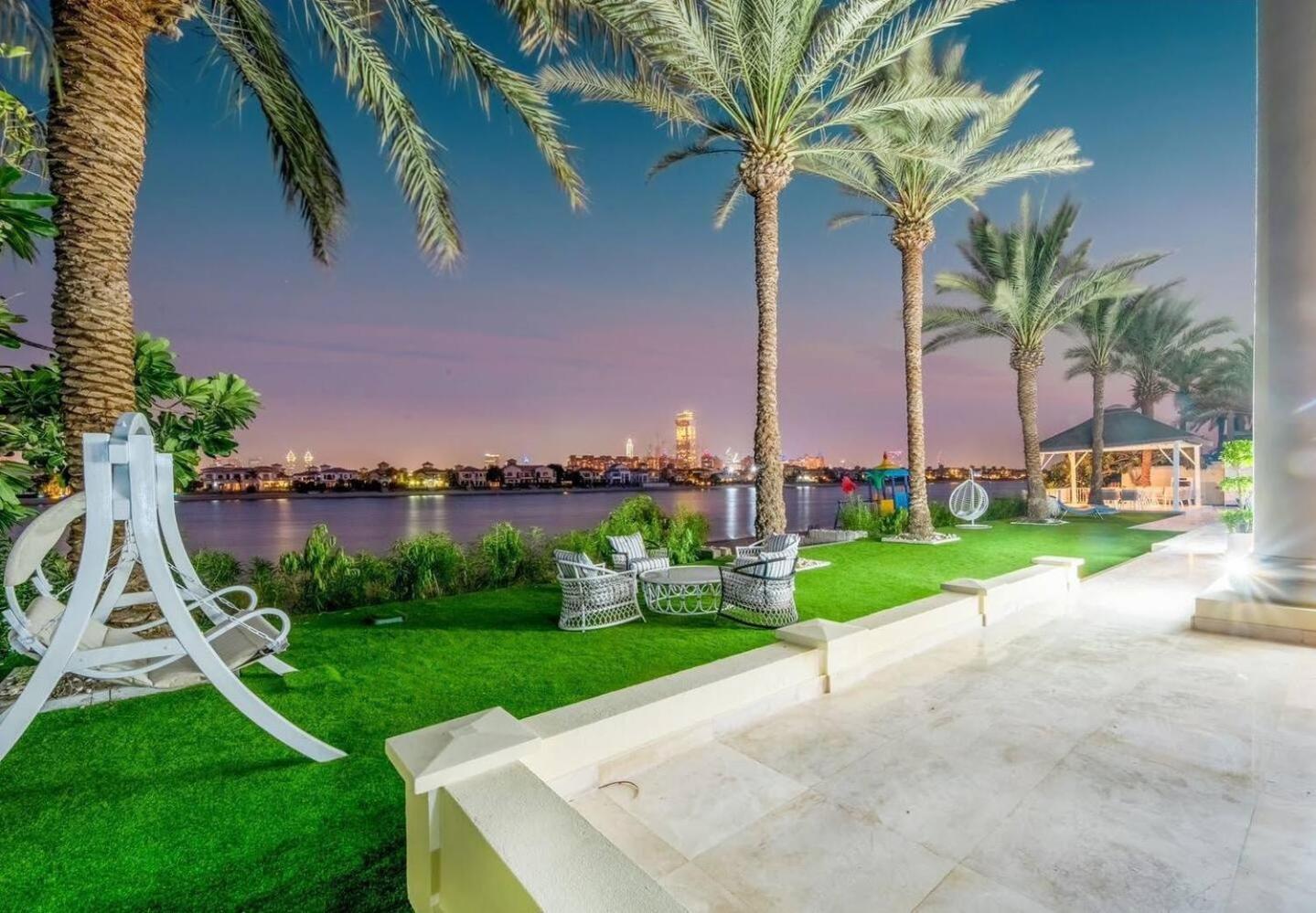 Villa Pristine Paradise In Palm Jumeirah Dubai