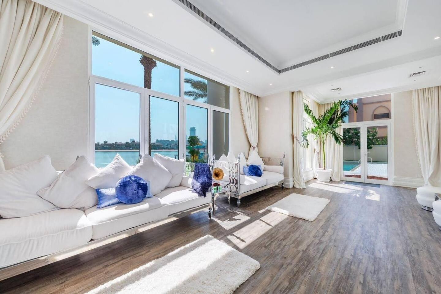 Pristine Paradise In Palm Jumeirah