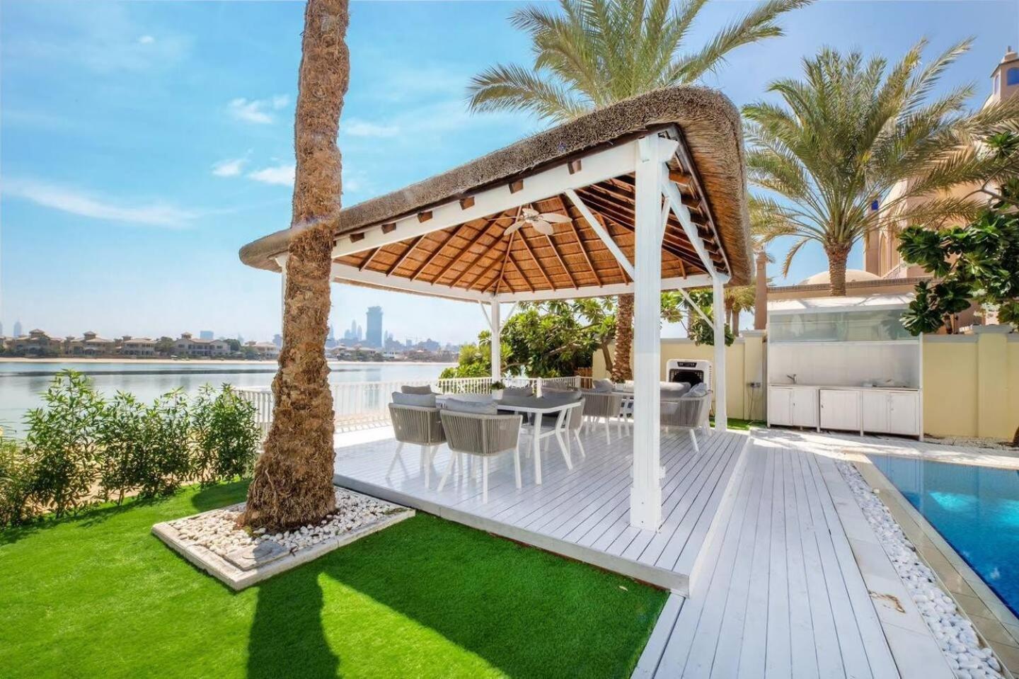 Pristine Paradise In Palm Jumeirah Villa