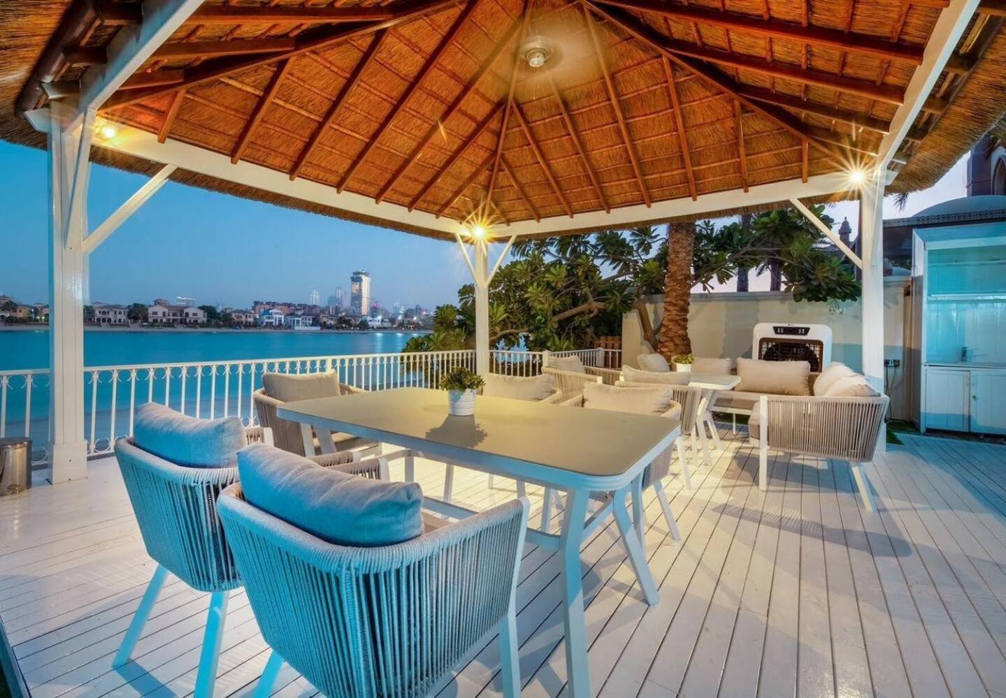 Pristine Paradise In Palm Jumeirah Villa *