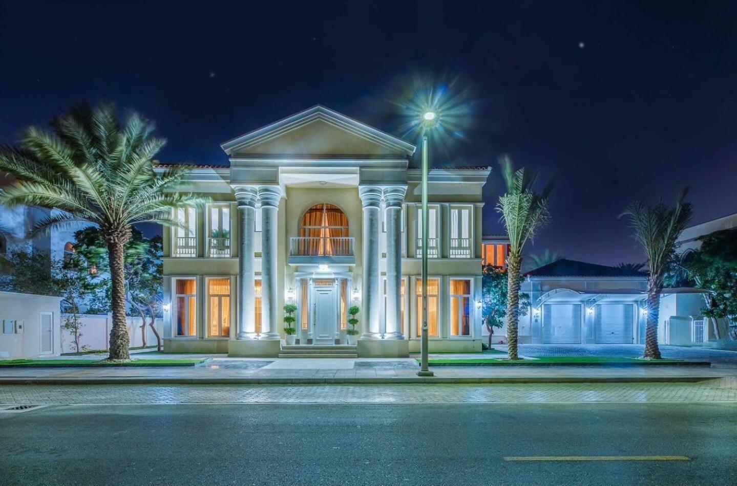 Pristine Paradise In Palm Jumeirah Dubai