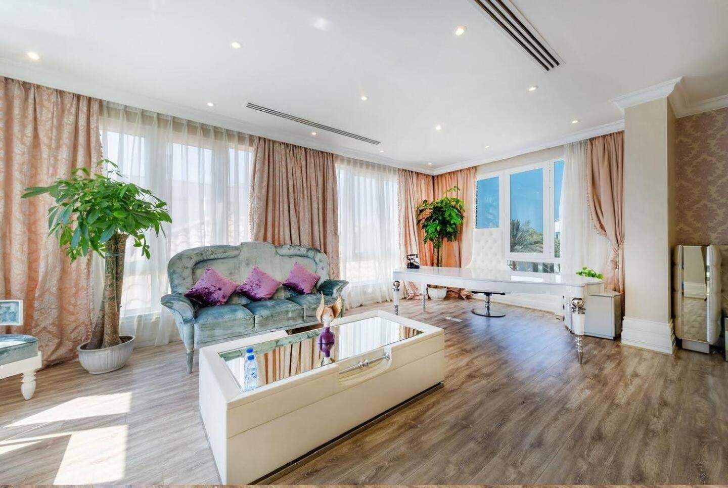 Pristine Paradise In Palm Jumeirah * Dubai