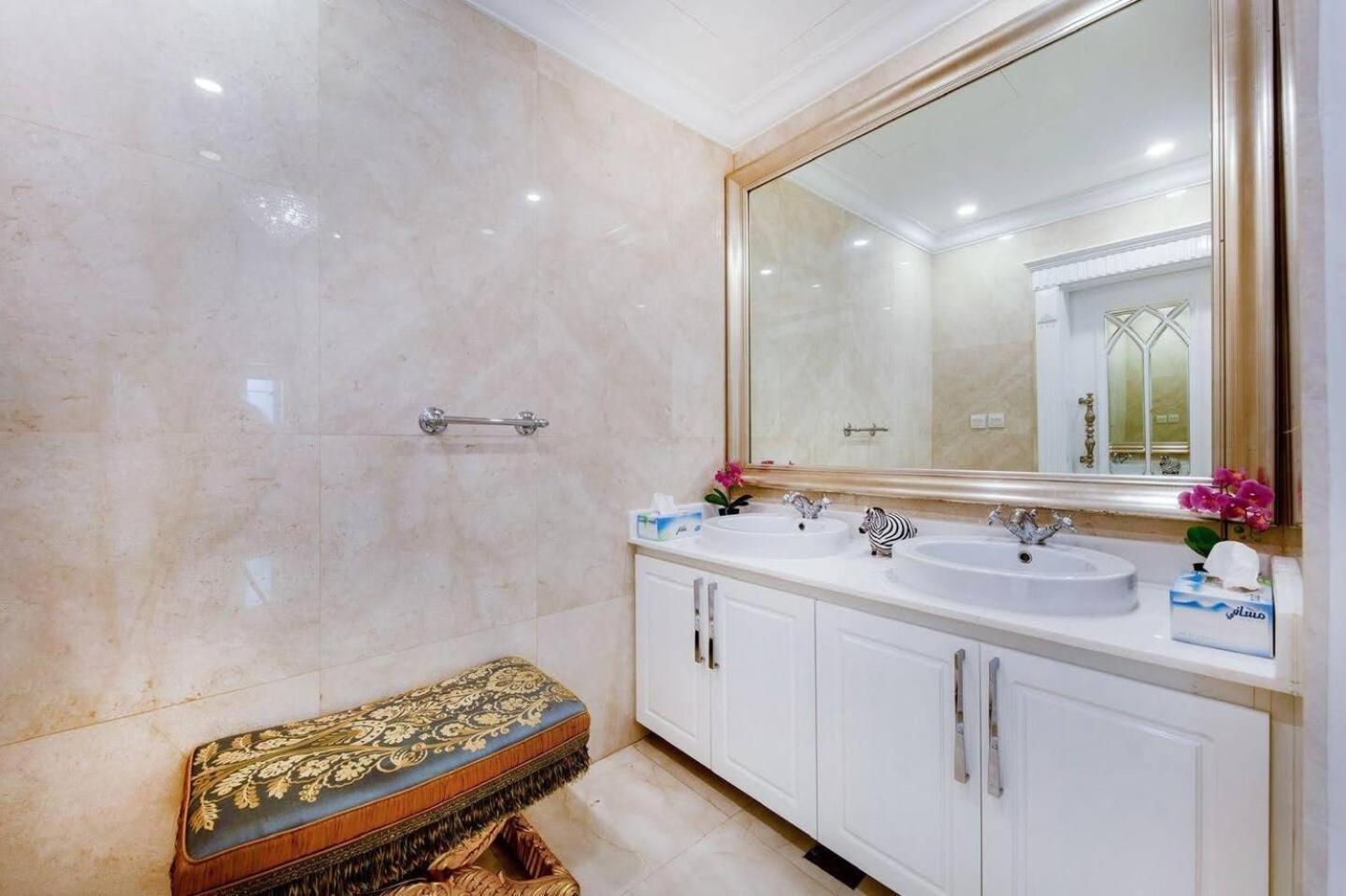 Pristine Paradise In Palm Jumeirah * Dubai