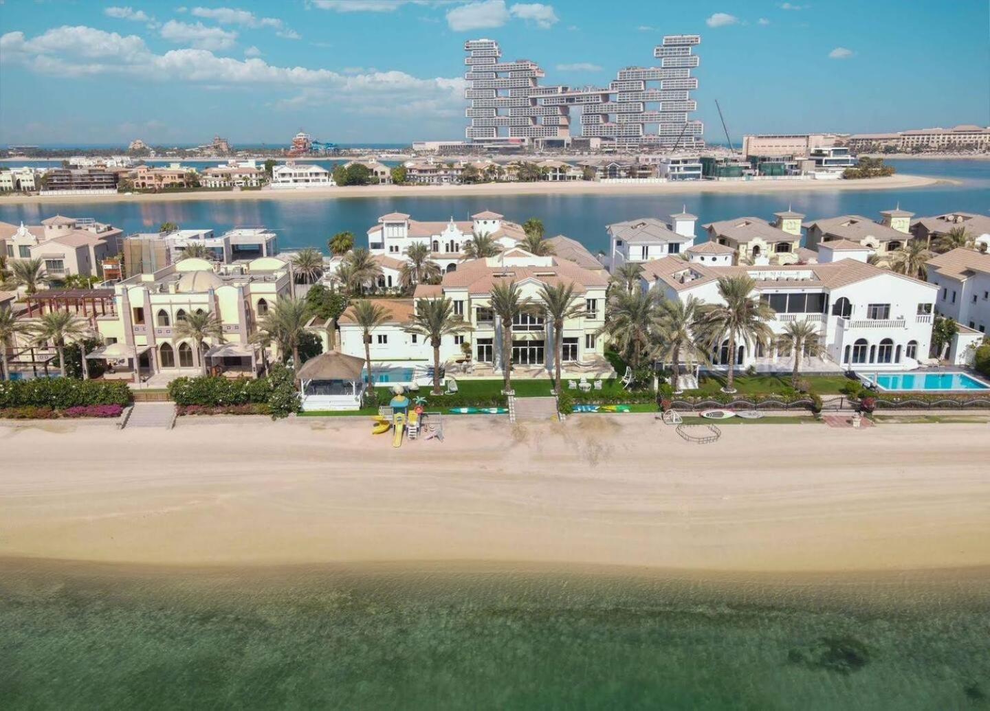 Pristine Paradise In Palm Jumeirah Villa *