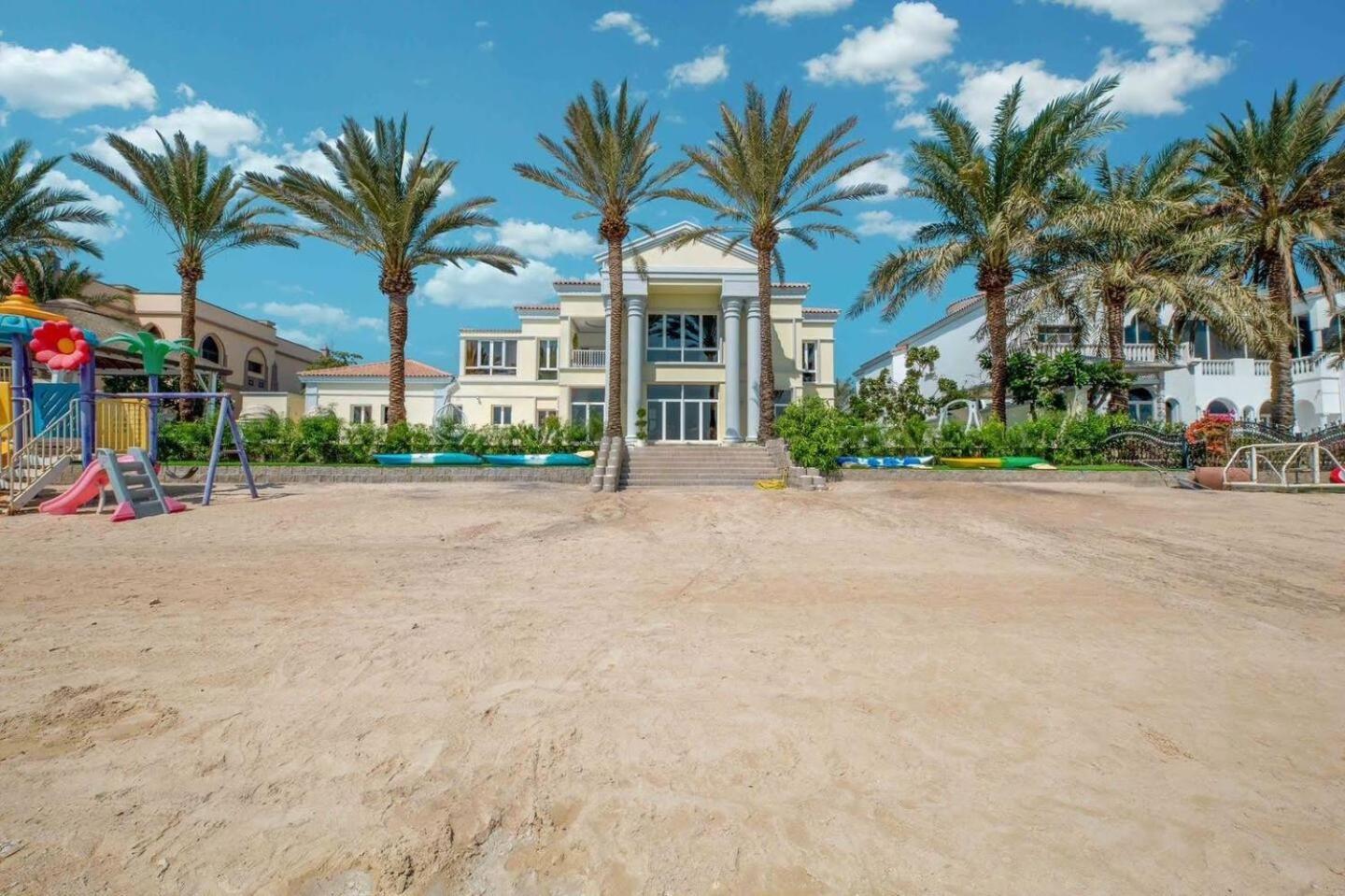Pristine Paradise In Palm Jumeirah Villa *